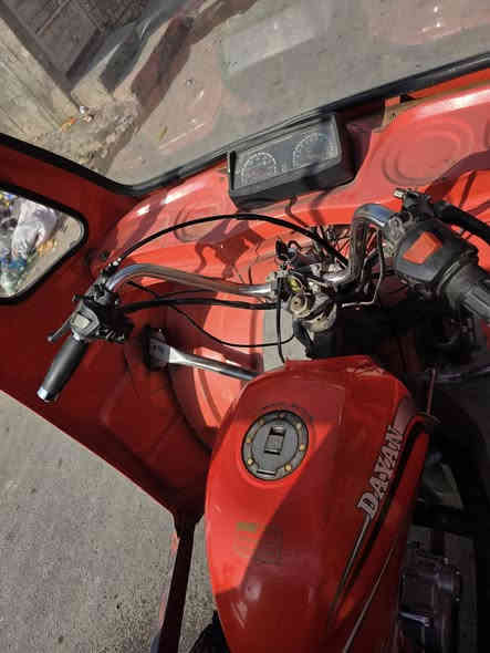 السلام عليكم ستوتة دايوان موديل 2017 محرك جديد كهرباءيات كله شغال اوراق كاملة السعر 1700 وبيها مجال قليل مكاني بغداد جسر ديالى ***********
