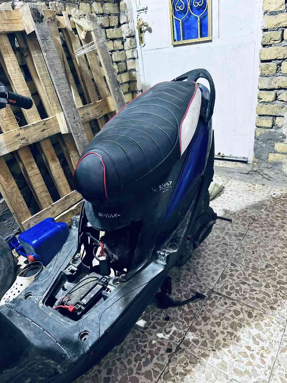 سلام عليكم شباب دراجه ماكس لبيع أوراق  نضافه فوال المكينه ما مفتوح برغي الدرجه مموله المكينه شرط السعر خاص العنون حي الحسين القديم الرقم *********** العمارة
