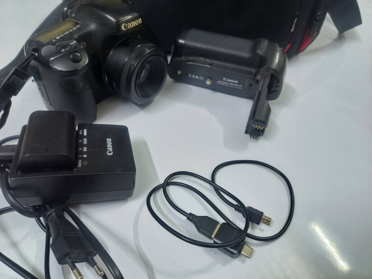 كاميرا كانون دي 7 مارك1 استخدام جداً قليل ونضيفه جداً جداً 95٪
غراضه
2جنطة كاميرا 
كرب للكاميرا + دبل بطارية 
3- شاحنة الاصلية للكاميرا
السعر مناسب خاص 
رقمي : ***********
        ***********
 رقم الاسيا واتساب ومفتوح
