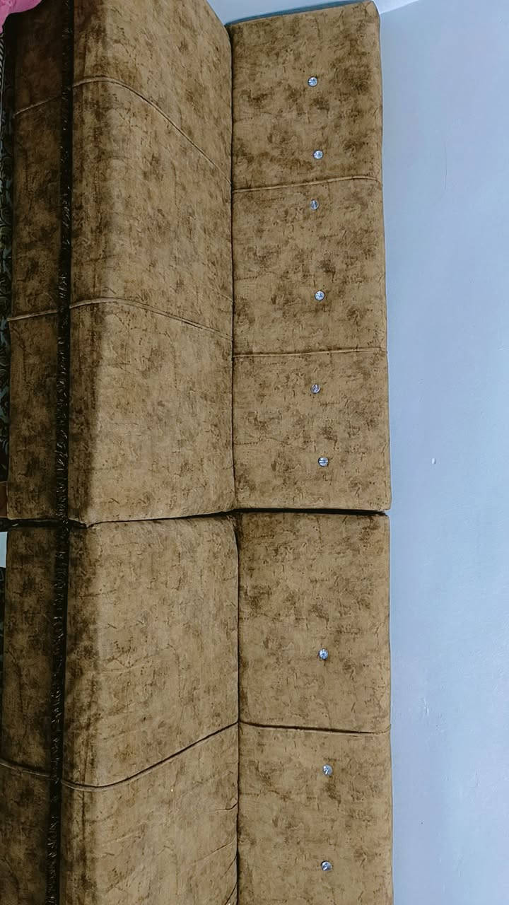 السلام عليكم عندي طخم عدد2 الظهر نضيف العنوان موصل الجانب الايمن باب لكش 
الون قهواي
السعر 75
التواصل على الرقم ***********
