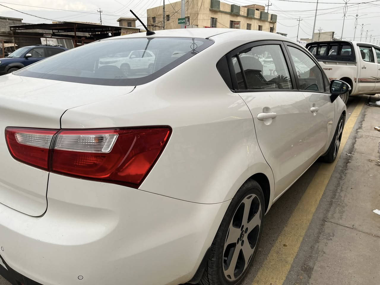 للبيع…
كيا ريو موديل 
2014مكفولة كفالة عامة 
ماشية 60 الف 
محرك 14
مكفول من الصبغ والبارد 
رقم اربيل تحويل ثاني يوم 
هـ/***********
هـ/***********
