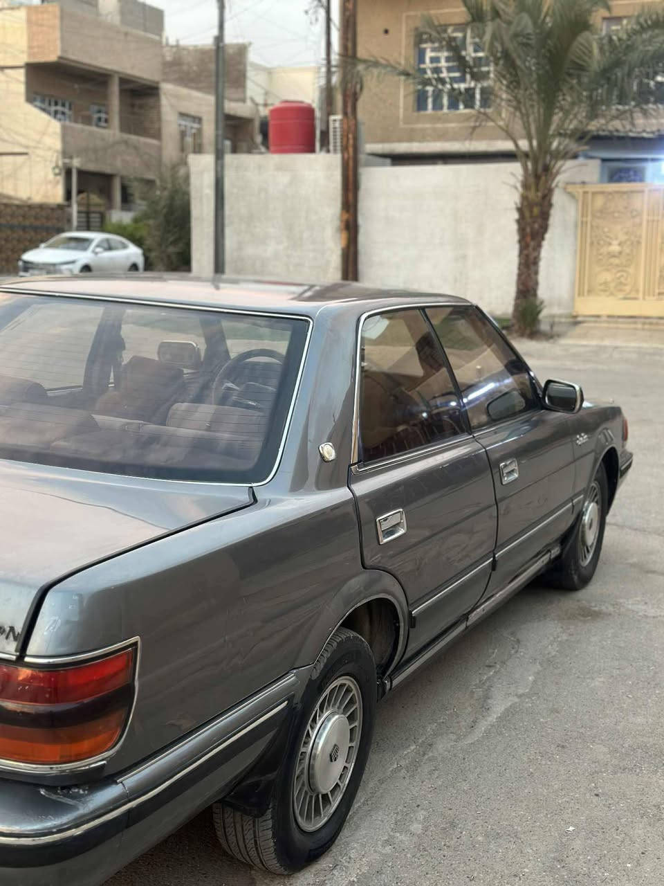 السلام عليكم هارتوب للبيع موديل ٨٩ يسره بلاد مكينه ٢٨٠٠ مكينه كير مكفولات رقم بغداد الدولي باسمي مكفوله من الضربه والصبغ بيه اماكن جراد قليله تبريد شغال داخله جدا نضيف ماشيه ٣٧٨٠٠٠ بسرعه ١٢٠ دك جرس سياره نضيفه جدا وجاهزه  سلايت روف سنتر لوك سياره كله على بلاد وكل شي شغال بيه مبيه اي نقص مكان سياره بغداد السعر ٧٠ بيه مجال بصيط الاتصال ***********
