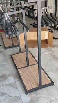 للبيع ديكور محل ملابس مع ستاندات والنوعيه جدا راقيه والحديد وزن ثقيل و...