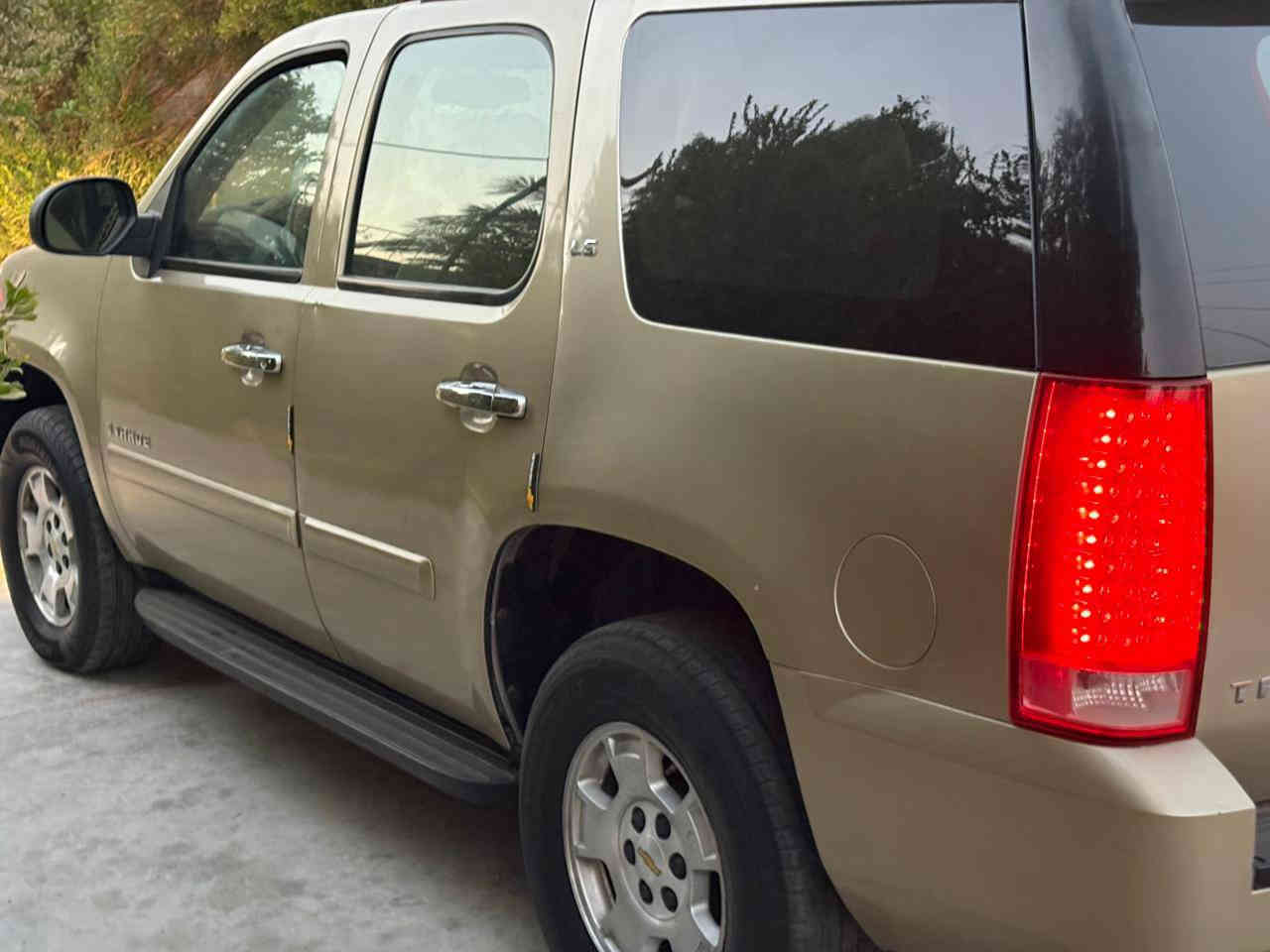 تاهو ابتر موديل ٢٠١٠ ادوات ادوات مكفوله من السرقه والعشائر بيها كص قماره سياره دخول جديد جاهزه مكان بغداد عارضها ٧٣$ وبيها مجال حك الجيه *********** للبيع فقط بدون مراوس بدون مراوس
