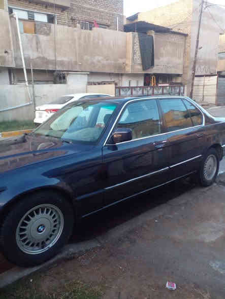 للبيع بي ام موديل موديل ٩١ حجم ٧٣٥
 محرك بلادي جديد كير اوتماتيك جديد تبريد ثلج كهربائيات كلها شغاله غرفة اوكاعية حلوة اونضيفة صدر أمامي خلفي جديد نقص دبل الخلفي الايمن سيارة جاهزة اوخير من الله رقم انكليزي هزة جديدة سنوية ٢٨ بس صاحبي شرط تحويل ثاني يوم نقص الجامة الخلفية جانت تشتغل اووكفت اومال السائق متنزل كلها مصبوغة عام الدعامية يرادلها صبغ قفلها ٤٦ ورقة بغداد الحرية رقمي *********** رجاء لحد يسئل شبيها كلشي كاتب او موضح بلمنشور بغداد
