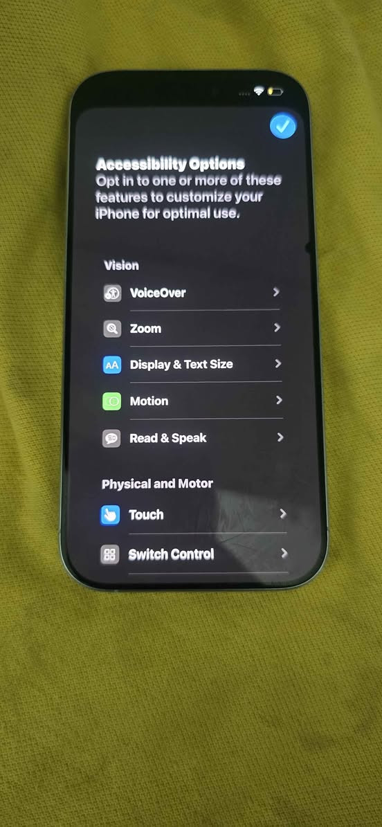 للبيع iPhone 16 Pro أبيض سعة 128GB، نسخة SIM. الجهاز بلادي نظيف، غير مفتوح ولا داخل صيانة، وجميع القطع الداخلية شغالة طبيعي بيه كسر بالزجاج الخلفي مثل ما مبين بالصور، وأكو نقطة صغيرة بالشاشة ما تأثر على الاستخدام الجهاز مقفول Cloud ويباع بحالته الحالية.

السعر 675 ألف قابل للتفاوض.

الموقع بغداد - البياع.

للتواصل *********** بغداد, العراق

