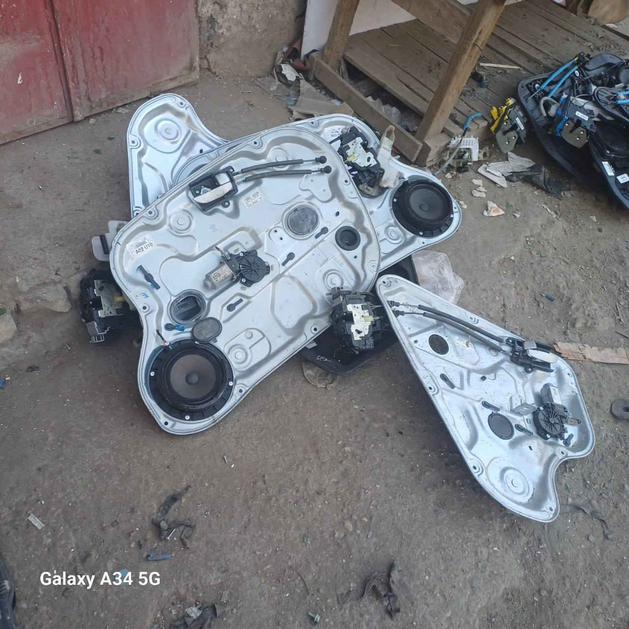 ورشة عبدالله زيادي لتصليح إقفال الابواب ومكائن جام السيارات  يوجد توصيل ***********
