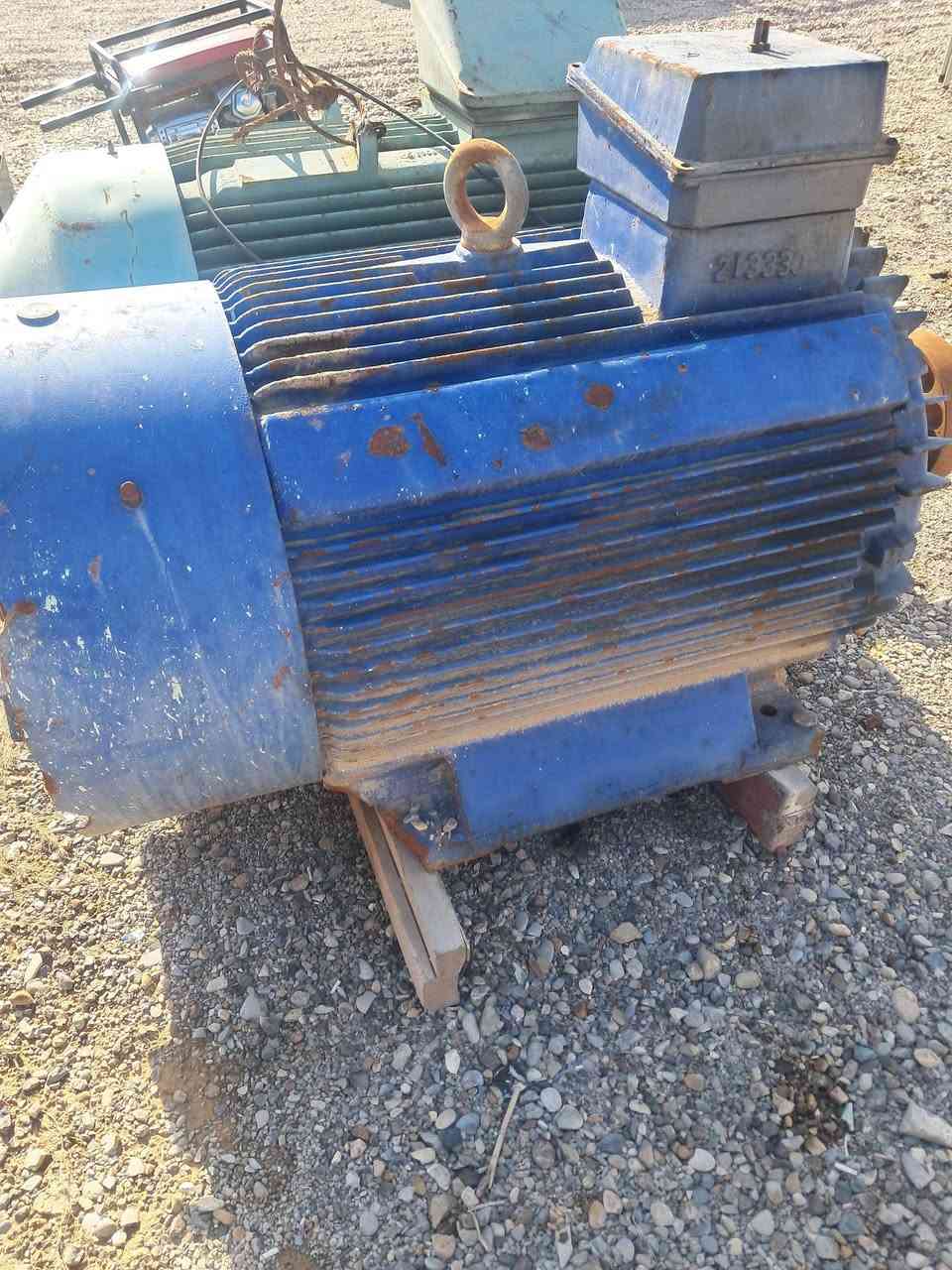 ماطورات كهربائية اوربي الاحجام ٣٥٥ حصان و ٤٨٨ حصان بلاديات فرة ١٥٠٠ مكان ديالى ***********
