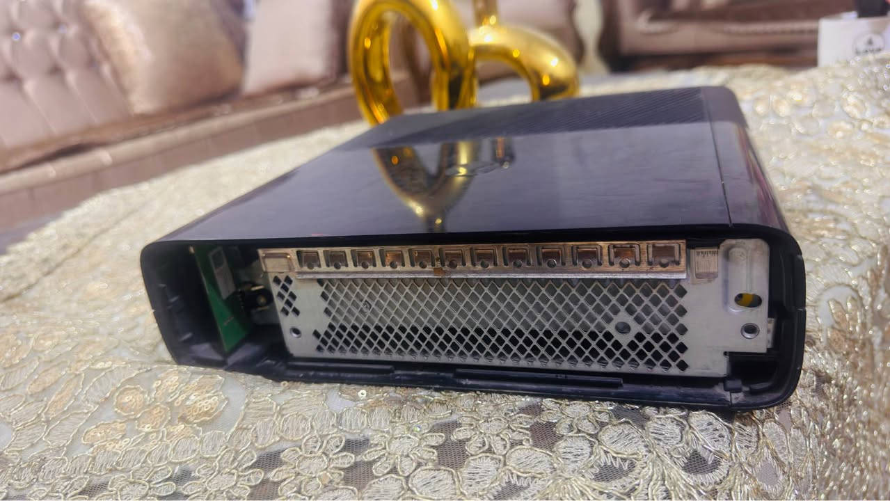 Xbox 360 E
اعلى فئه من اجهزه الاكسبوكس ٣٦٠ وأحدث واحد بيهن 
مهكر بي خمس العاب وياه يده وحده 
جهاز جديد 
وياه محوله و ملحقاته 
الجهاز بعده بحالة الوكاله النجف, العراق


**إذا كنت صاحب هذا الإعلان وتريد حذفه لأي سبب، رجاءا أرسل رسالة إلى الدعم الفني**