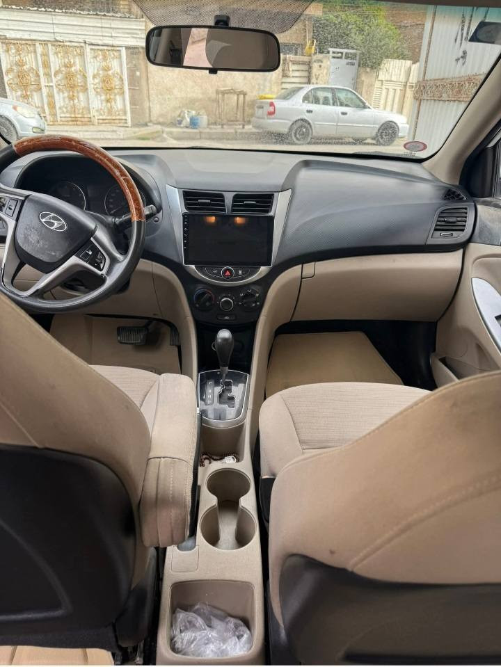 اكسنت خليجي 2015 فول مواصفات بغداد سنويه وهزه ورقم انكليزي جديد مكينه حجم 1600 دوش اصلي قطرتين  السياره جاهزه السعر 97 بيها مجال *********** كير محرك تبريد بحاله ممتازه ادامه كامله تخم تاير جديد  داخل عسلي خليجي ماشيه 92 كم السياره بدون حادث والكلام واضح بيها قطع رش بدون دواخل   مكان بغداد استفسار اكثر اتصل
