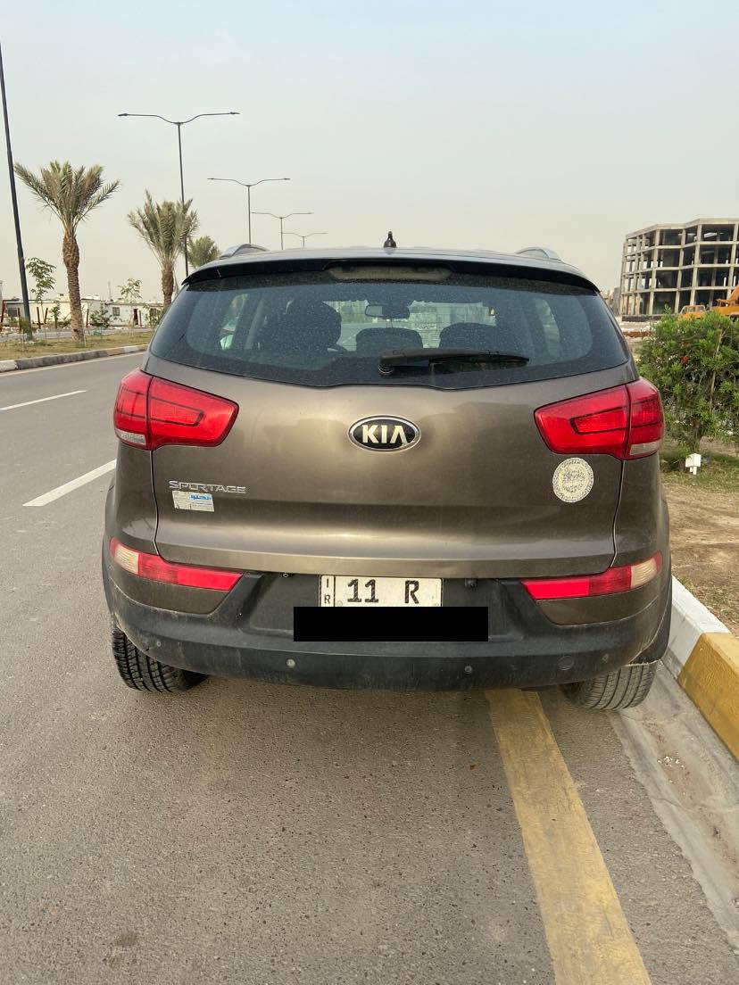 السلام عليكم  ..
سبورتج موديل ١٥ وارد سلوفاكي لون جوزي تحكم ستيرن ، قفل سرعة ، ثلاجة بالجكمجة ، كامرة 
سياره بيها جاملغ  وبنيد فقط بيها سونار رقم بغداد بأسمي.... ماشيه فوك ال ٢٠٠ الف سعرها 141 وبيها مجال بسيط
الاتصال على الرقم ***********
مكاني بغداد الكرخ
