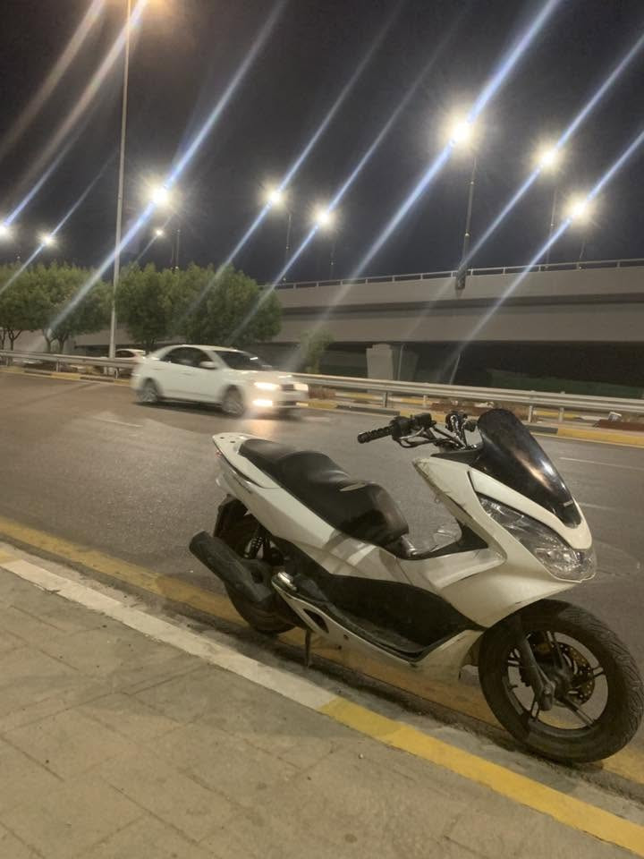 يالله سلام عليكم 
دراجه Pcx (ياباني)
طالعه من معرض كلشي وكلاشي 
جيل الثاني دراجه كفالة مكينه وكفرات اصليه فقط لكفر الأمامي مثل ماواضح مسوي بيها حادث ماشه وستيرن ودبلات مواصلهن وغراضه لواقيه ويده بريك موجودة 
سعرها 1825
مكاني بغداد الكاظمية ***********
رصيد او واتساب فقط

