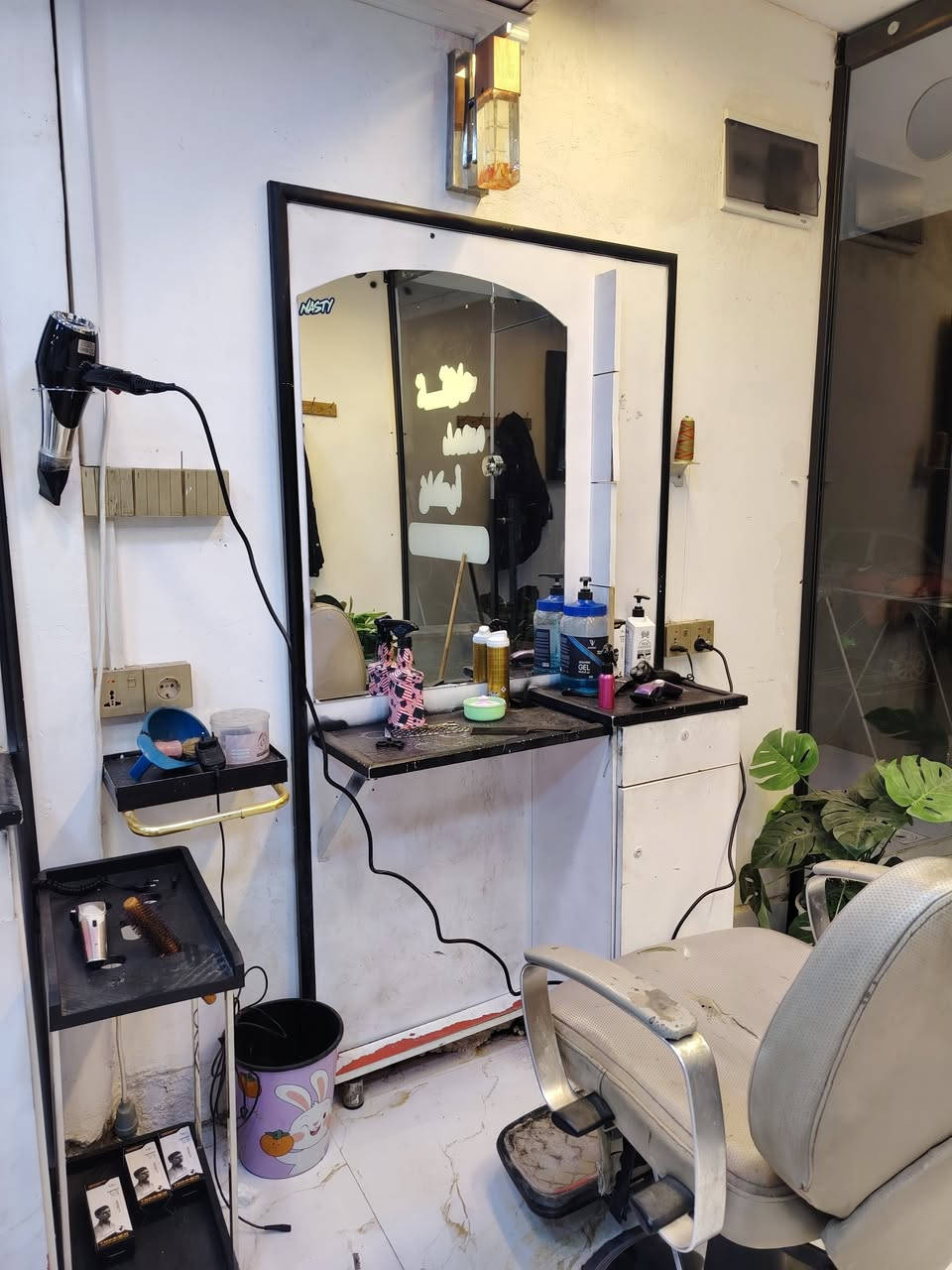 هذني 3 ميوزه أو مغسله اوكرسي
مغسله

المرايه و مغسله

كرسي حلاقه

مكان وين؟؟ كركوك دوميز *********** بي وتساب هم
