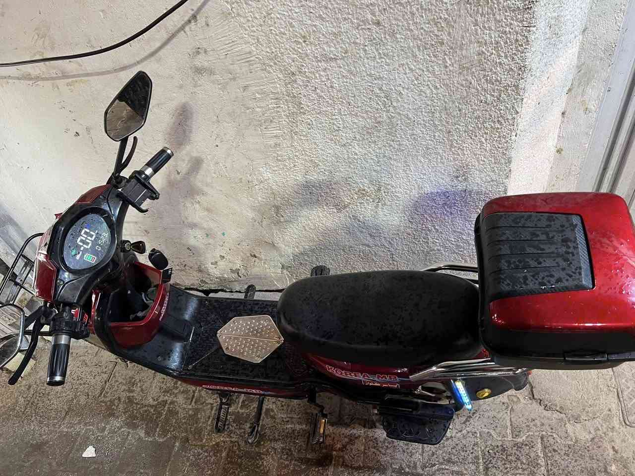 سلام عليكم دراجه شحن مرتبه  ونضيفه وجبيره الدراجه حلوه استخدام قليل وبلاديه السعر ٤٥٠ الشراي يتصل ويدلل ***********
