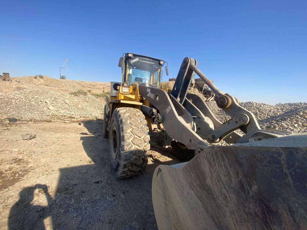 السلام عليكم
شفل ڤالڤو موديل 2000

حجم 120

رقم سليمانيه تحويل مباشر 

محرك كير كهربائيات كلها شرط 

السعر 425 $ وبي مجال 

تايرات نص عمر‏ الاستفسار الاتصال ع الرقم ناحية العلم ‪***********‬‏
