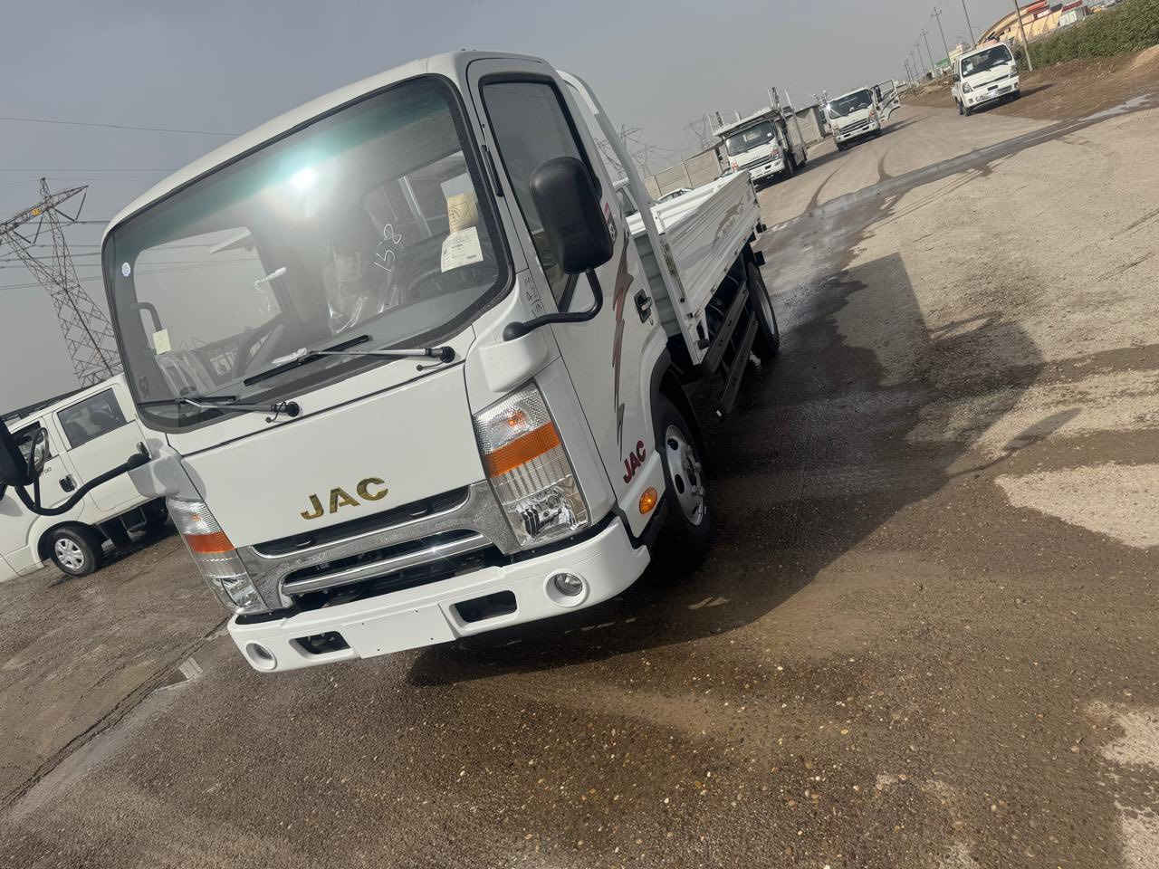 السلام عليكم تتوفر لدينا سيارات حمل
باحجام مختلفه نوع السيارات جاك ونوع المحرك كمنز 
نوع المحرك الكمنز معروف داخل ضمن الضمان 
وايضا تتوفر براد تفاصيل اكثر لاتصال على لارقام التاليه
   ***********
***********
***********
