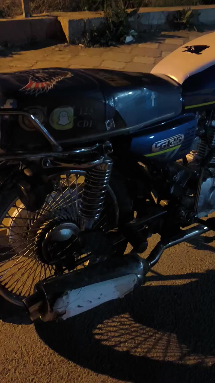 سلام عليكم 
يالله 

دراجه تايكر موديل 24 سونك الباب الاول

دراجه خير من الله مكينه روعه لا مفتوحه ولا ابد 

يجي وياها صلنصه رياضي.

بس نقصها تبدل لايت امامي كهربائية كله شغاله 

سعر 600 وبيها مجال للطيبين 

رقم *********** واتساب
