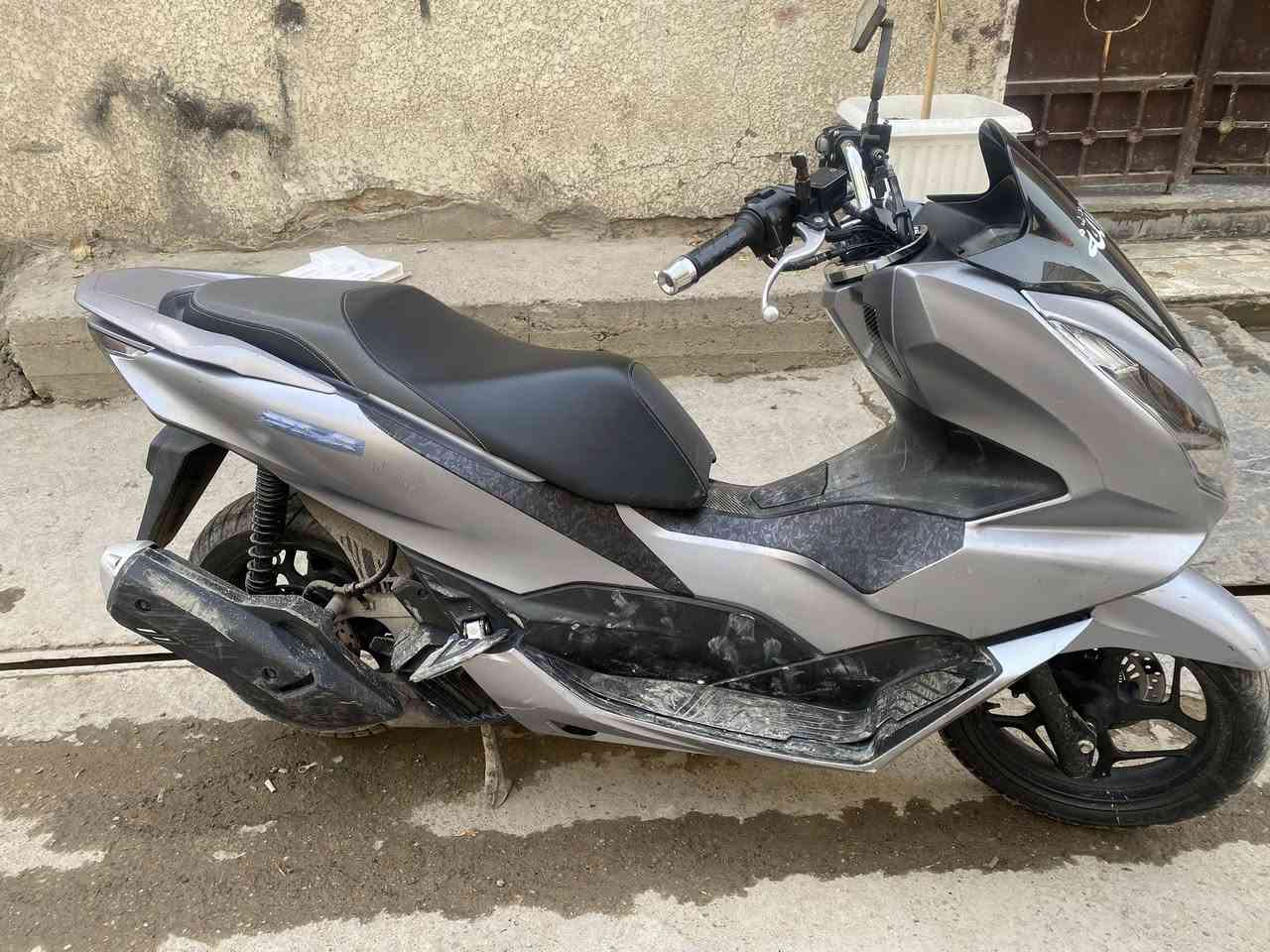 بي سي اكس للبيع ياباني اصلي مكفولة  جيل الرابع
سعرها 24 ورقة وبيها مجال بسيط مكاني بغداد البلديات 

رقم الهاتف ***********
