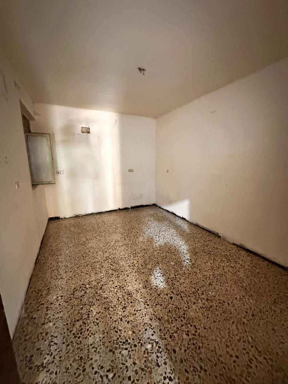 #للايجار_في_السيدية
مشتمل طابق ارضي معزول نضيف جداً

يحتوي ع غرفتين وصالة و مطبخ وخدمات

السعر 650 الف قفله

للأستفسار:***********

مكتب الفهد الهندسي للمقاولات العامة
