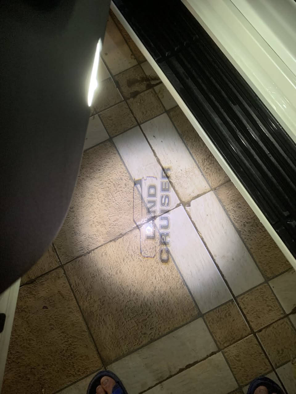 للبيع لاندكروز شركه ساز موديل ٢٤ ام الضمان سيارة كفالة عامة من شخط ماشيه ٨٠٠٠ فقط الاستفسار سعر ٧١٠￼ بيها مجال الاستفسار ***********
