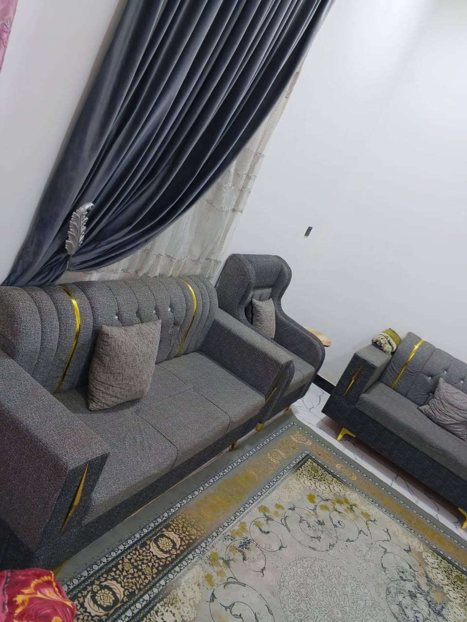 تخم 10 مقاعد نضافه 100 بلميه  استعمال قليل للبيع سعر ٥٠٠ وبيه مجال للتواصل او الاتصال ***********
