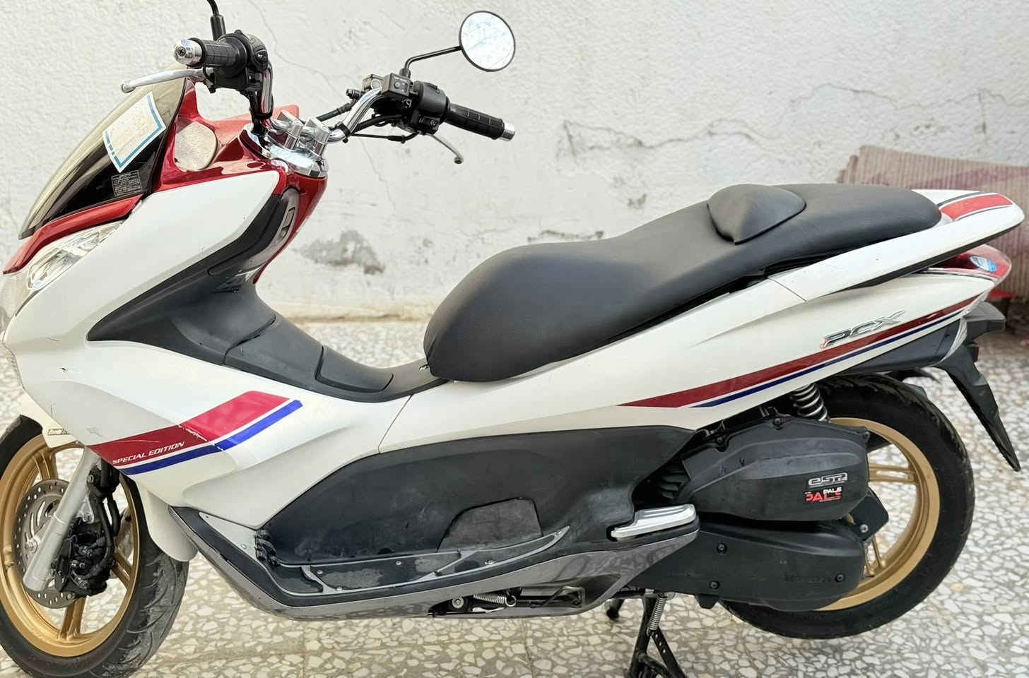 سلام عليكم شباب دراجه بي سي اكس البيع مال رمبه صار شهرين نزله كفاله عامه ***********
