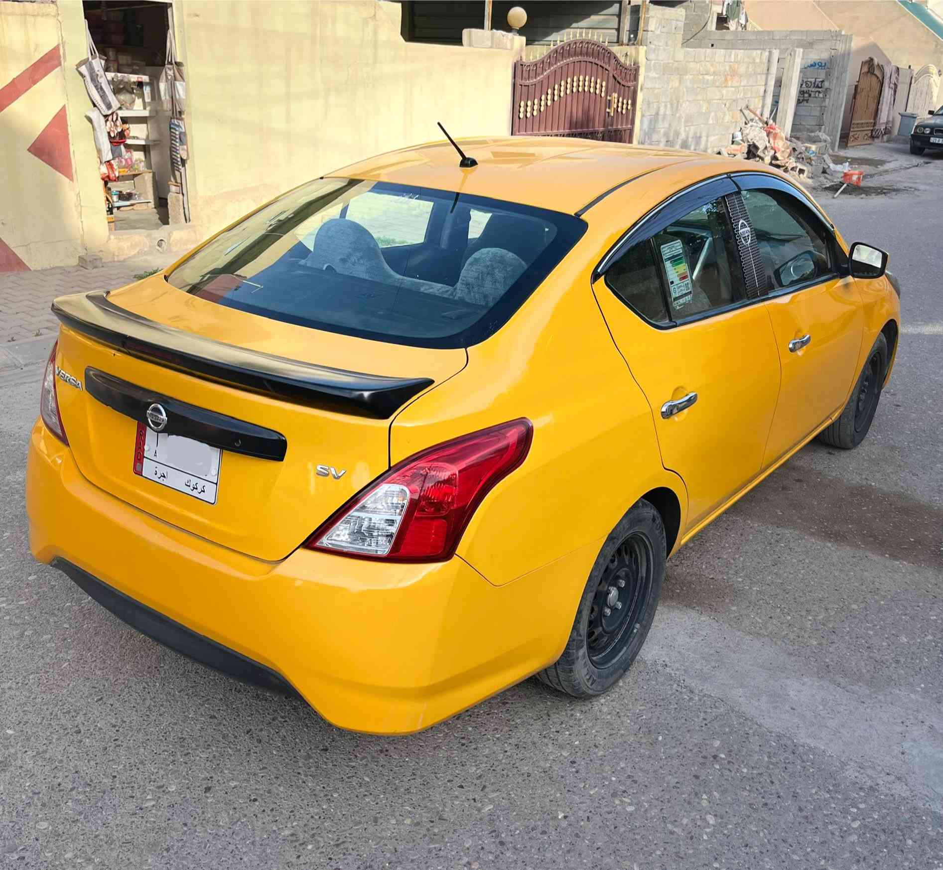 سلام عليكم للبيع 
نيسان فيرسا 2018 مواصفات sv 
سياره جاهزه وكامله مابي نقص
سياره حلوه ونضيفه وكاعده 
مدوشم كامل مكمل 
محركها 15 المرغوب
كير ومحرك كله شرط ممفتوح 
ضررها جاملغ وبونيد 
وبي تصفيات كلش بسيط 
رقمها كركوك حرف أ
سنويه لل27 شرط تحويل 
نقابه وسوالفها كله صفر 
صدرها كامل مكمل جديد 
سعر مناسب 110 وبي مجال بسيط 
مكانها كركوك 
تواصل خاص او اتصل ***********
