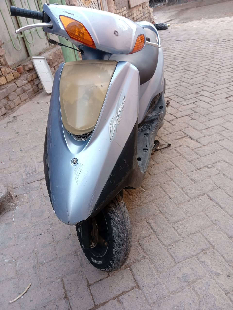 السلام عليكم دراجه بريز للبيع الدراجه حلوه وخير من الله مكينه بلاديه ما مفتوحه  احله من الصوره الله شاهد كهربائات كله شغاله سلف وهند كله شغال السعر 650مكاني بغداد مدينه الصدر الستفسار على الرقم ***********
