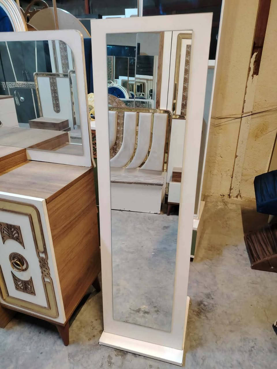 غرفة نوم مستعملة🇹🇷
نضافة85 ٪💯
عدد القطع / 9
شازلون /📥 
نضام / أبواب 💢 
سعرها / 700 💸
شد ونقل داخل بغداد مجاني🚛
يوجود توصيل محافضات 🚛


**إذا كنت صاحب هذا الإعلان وتريد حذفه لأي سبب، رجاءا أرسل رسالة إلى الدعم الفني**