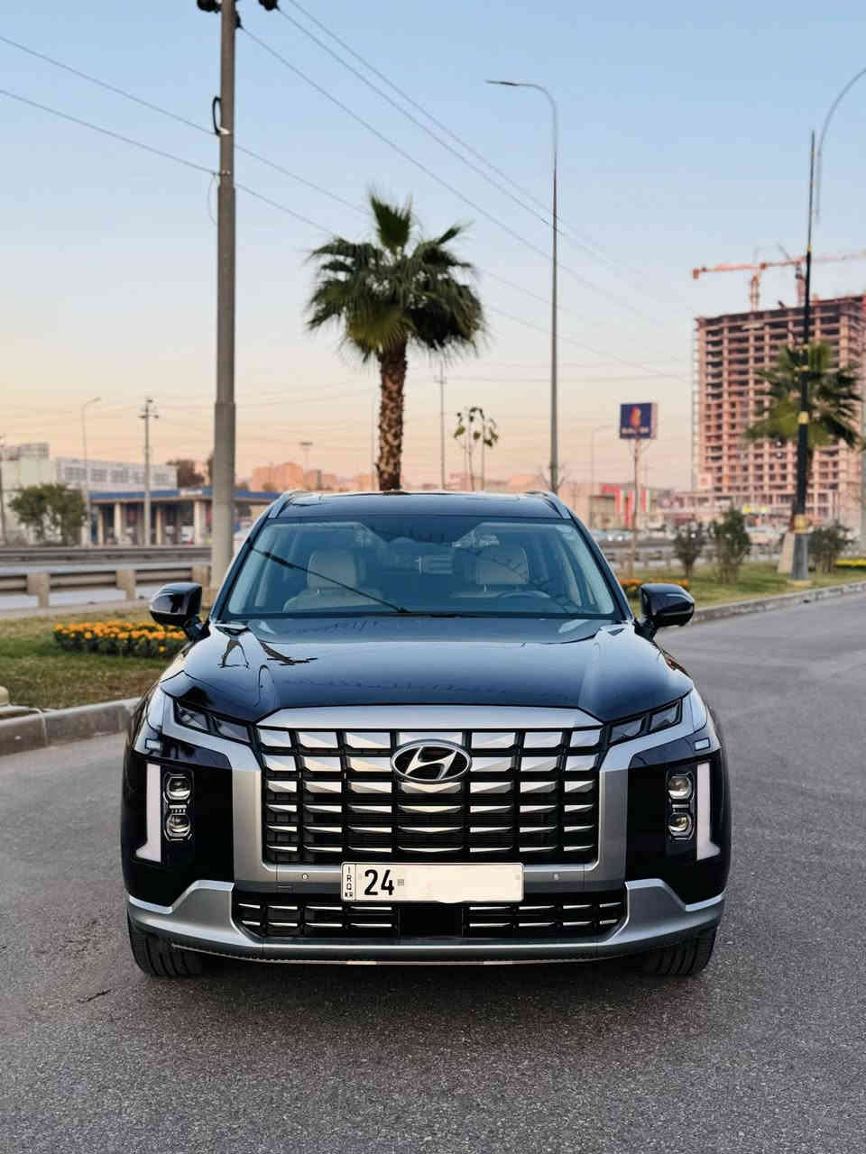 قفلة المواصفات بفئتها 

هواندي باليسايد كاليكرافي وارد امريكي اعلى مواصفات موديل 2024 محرك ستة سلندر تنفس طبيعي دفع رباعي AWD سبعة راكب ‼️

السيارة تتمتع برفاهية وجمالية بداخل ابيض مميز وجلود فاخرة شي روعة مستعمل بي اجود انواع الخشب والخامات 
ماشية 12 الف ميل فقط ..
مواصفات : 
*بصمة 
*بانوراما قطعتين 
*تحكم تقديم وترجيع بالريموت 
*تدفى وتبريد كشنات امامية 
*مساج كشنات امامية 
*كشن منفصل VIP 
*كشنات الصف الثاني تدفى وتبريد 
*كشنات الصف الثالث تدفى 
*سقف كنتارة قماش فاخر 
*خمس كاميرات 360 درجة 
*كاميرا على المراية الوسطية 
*سستم صوت فاخر من شركة harman kardom
*حساسات امامي وخلفية 
*صندوق كهرب 
*خزن كشنات 
*بردات خلفية 
*رادار بالمري 
*داتا شو 
هاي بعض مواصفاتها ماتخلص 

السيارة مرقمة كاملة دهوك شرط التحويل بنفس اليوم 

السيارة بيها فقط ربع بوند صبغ وجاملغ تعديل بارد شي بسيط طختها سطحية وخفيفة بيها ايرباك ستيرن وتكمة راجعين سستم شركة بشرط وضمان تصليح درجة اولى 

مكان السيارة دهوك معارض الجديدة 

السعر : 348 $ 

للاستفسار الاتصال على الرقم 
***********
