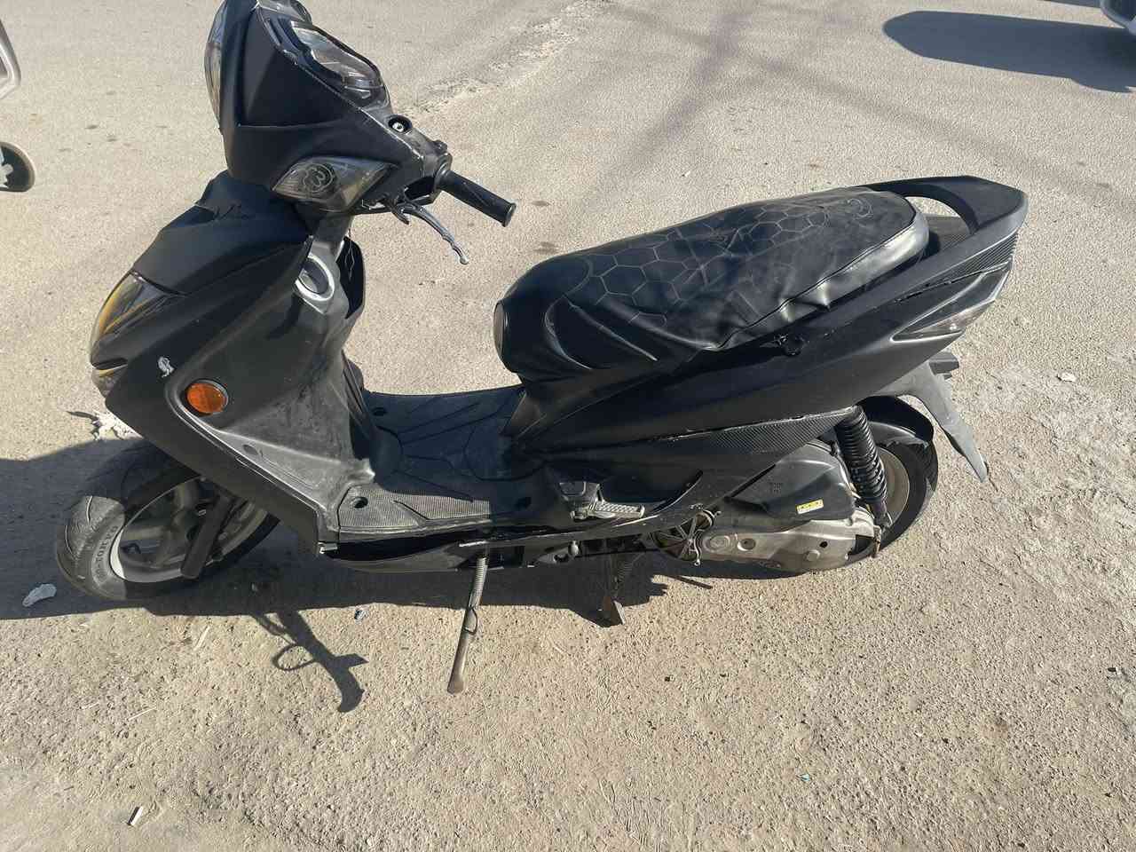 سكنز لد
مكينه ناعمه 
دراجه حلوه ونضيفه نصبه كدامك 
كهربايات كلها شغاله 
نقص ترايش وجاملغ 
ونوزل مالتها مو قوي 
سعرها 700 
مكان بلديات***********
