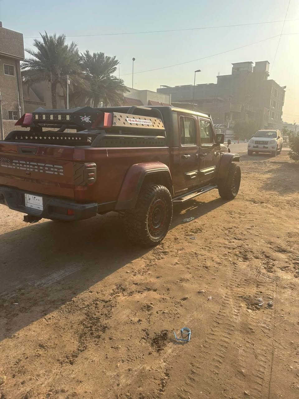 مكلف بالنشر ….مكلف بالنشر 
اي استفسار راسل الرقم 

‭0783 134 6962‬

جيب كلاديتور موديل 2021 
حادثها غرق بس ممبدل بيها اي شي فقط تنظيف 

فئة سبورت 
السيارة مزود عليها هواي شغلات مثل ما بين 
رقم مميز (1300 بغداد)
ماشية 68 الف 
سيارة جداً نظيف وبالحقيقة احلى من الصور 
السعر 28000$ 
مكان السياره بغداد جميلة بغداد, العراق
