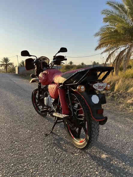 سلام عليكم 
بوكسر موديل 22
دراجه كلش حلوه ونضيفه 
دراجه كلشي بيه شغال 
تايرات  تخم جديد 
اوراقهه اصلي يعني أتروح كبل ترقم 
دراجه مجفته تجفيت شركه يعني كله ليبر لوردي صارلهه يومين من مجفتهه 
السعر مليون ٣٥٠ وبيه مجال  
بغداد الحسينيه الراشديه 
***********
