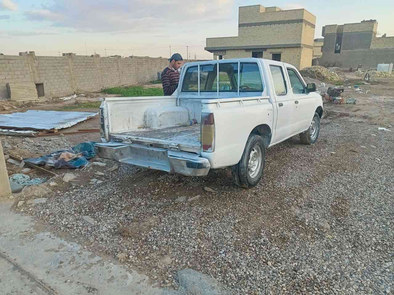 نيسان مزاد وزارة الداخليه 2003سياره ترايك وين متريد مصبوغه السعر 37/قماره بيه خياس وسمكرتن  /كير محرك مكفول /نقص دوشمه وكهربائيات مكان بغداد ***********
