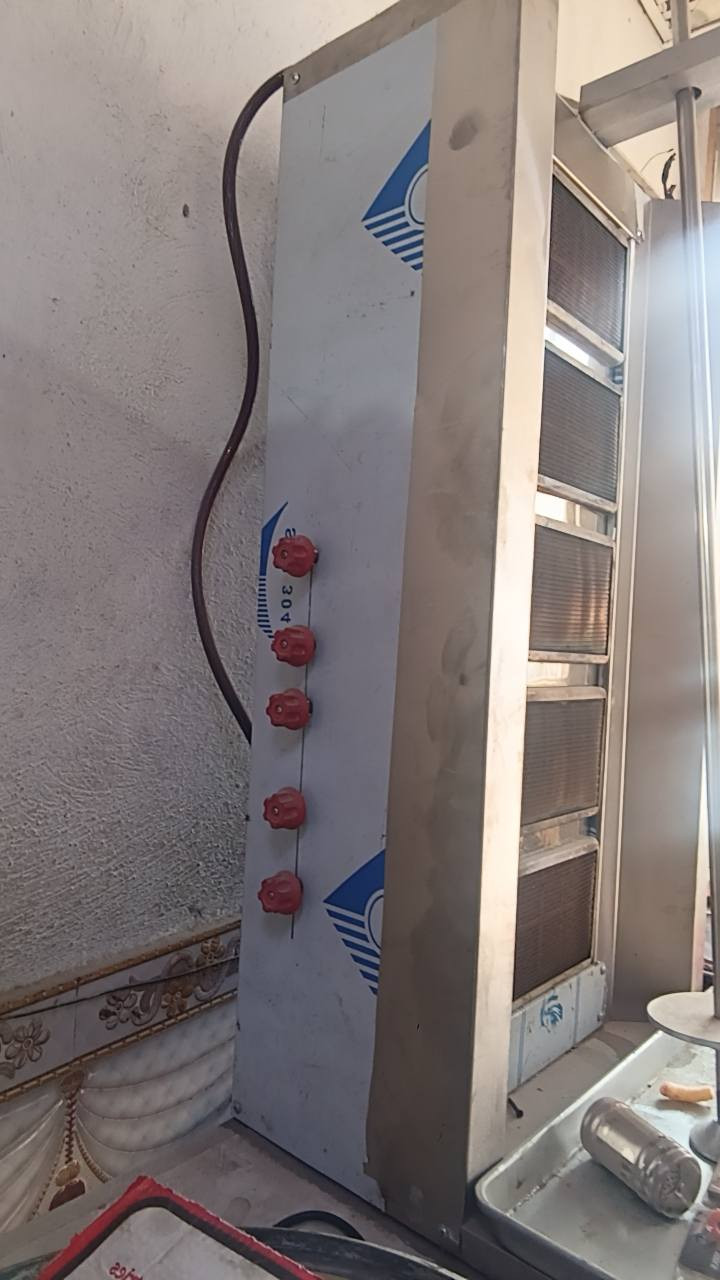 للبيع شواية كص ٥عيون بدون صينية جديدة ما مستعملة ابد فحصنة نارها بس الشراي يتصل السعر ٢٥٠عنوان شعب ***********
