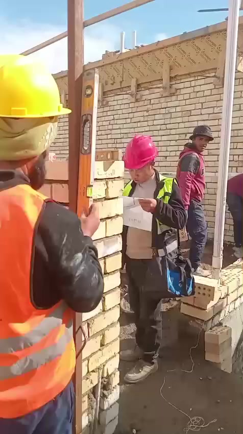 سلام عليكم كادر كامل خلفات بناء استلام مهندس خيط وكبان وشاهول وتنضيف الموقع بعد انتهاء لعمل استفسار اتصل عله رقم أو مراسله عله واتساب ***********
