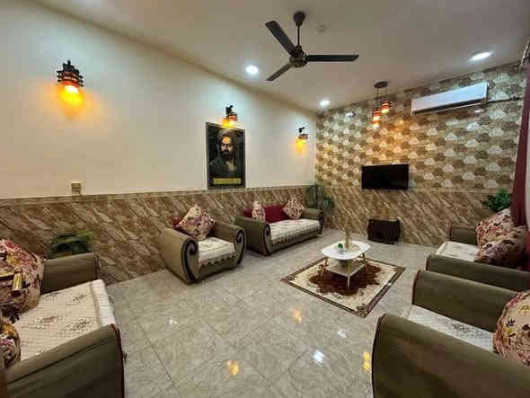 دار سكن طابو صرف في حي ( الأمير الأول ) 
بجانب بيت ( علي جاسم المرور ) 
مساحة ٣٠٠ م - ( بناء ٢٠٠ م / ترك بجانب لبيت ١٠٠ م ) 
( ٢ غرف نوم ) - صحيات داخلية + خارجية 
بناء طابوق - سقف صب كونكريت مسلح 
( بناء جديد ) - ( امام البيت متنزه ) 
( كل الخدمات متوفرة ) ماء - كهرباء - تبليط - مجاري
( تحويل مباشر ) ( أمامه متنزه )

للاستفسار مراجعة مكتب غازي للعقار     
واسط - الزبيدية - قرب أفران المائدة   ***********   
***********
