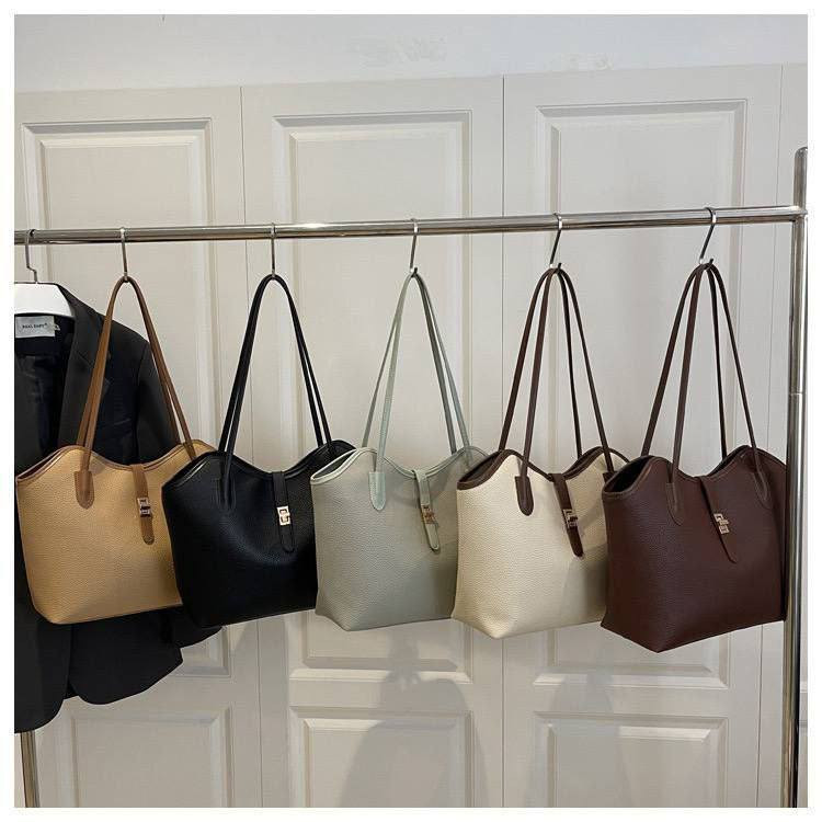 جنط نسائية كوالتي وبأسعار مناسبة
توصيل كافة المحافظات 5 
رقم هاتف ***********
