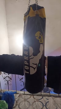 جيس ملاكمة معا معدات كاملة مثل ماموضح بل صور الجيس من رمل الوزن 30او35...