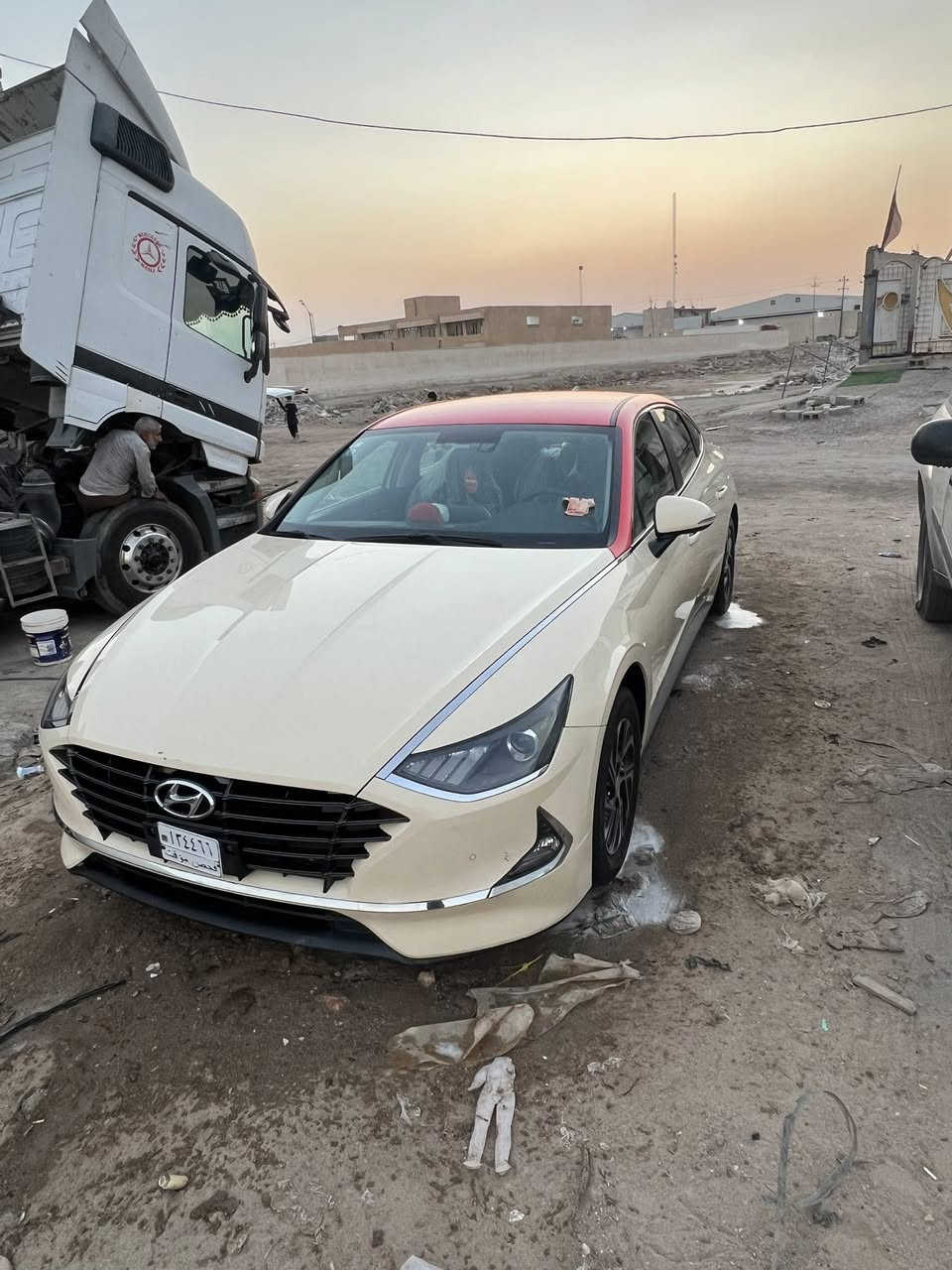 سوناتا هايبرد 2023 رقم بصره بأسمي مكفوله من الضربه والحادث تكسي دبي السياره جديده وما ناقصها شي شرط الفحص ***********
