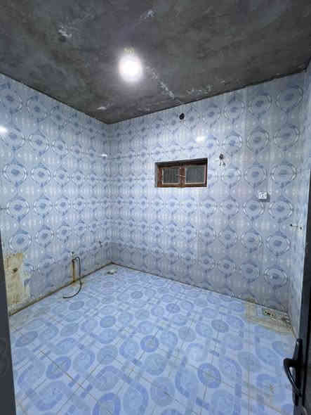 بيت للايجار حيّ الاصدقاء قرب تقاطع العسكري
طابقين بمساحة 200م
يحتوي الطابق الارضي ع غرفتين وصالة ومطبخ واستقبال وكراج وصحيات 
الطابق الثاني يحتوي ع غرفتين وصالة وصحيات سعر الايجار 900الف قفل الاستفسار ***********
