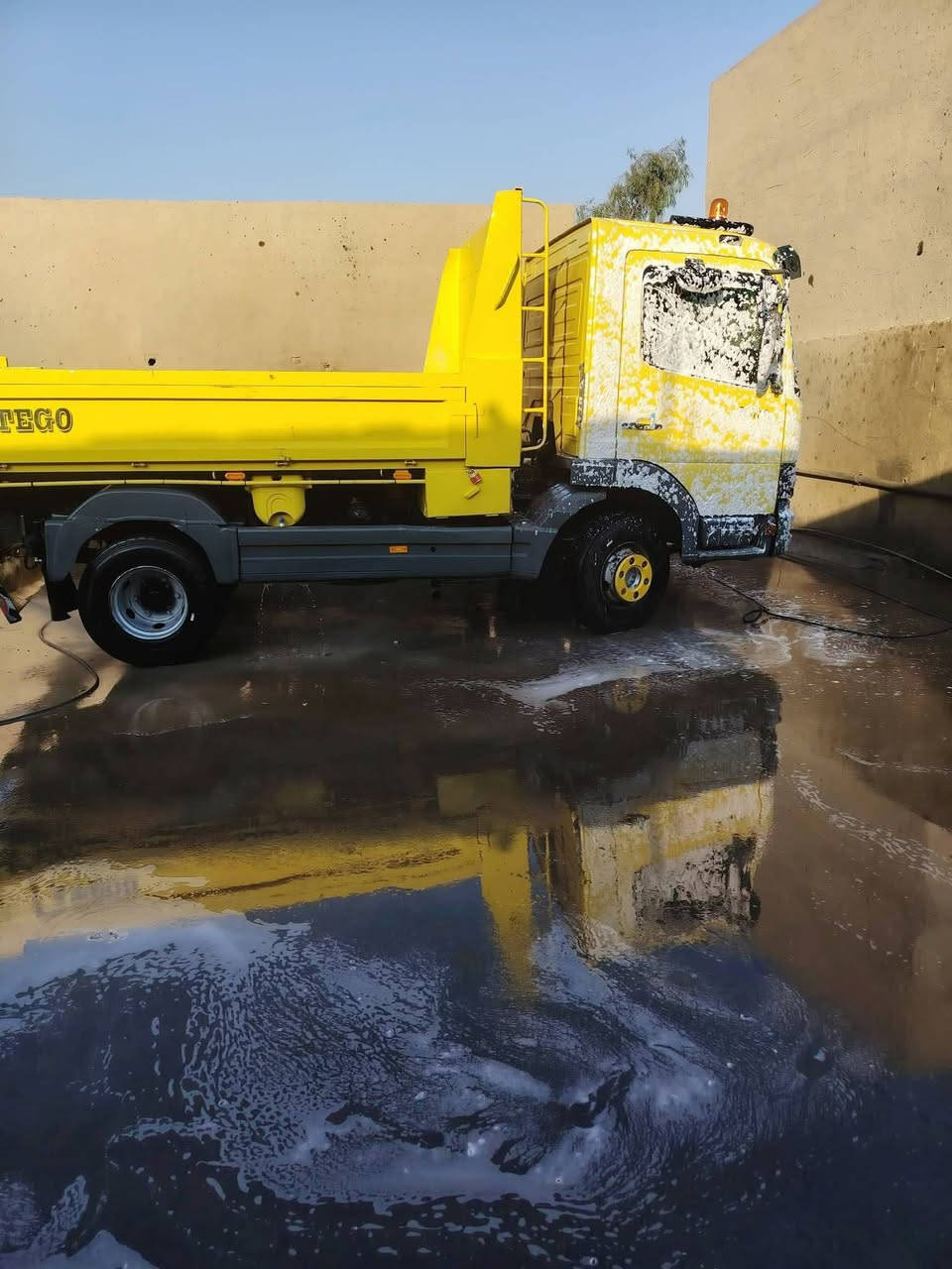 عمي السلام عليكم اتيكو للبيع مكفول كفاله عامه دتفئه تبريد حصه كاز تخم تاير موديل 2002الستفتار على رقم ***********
