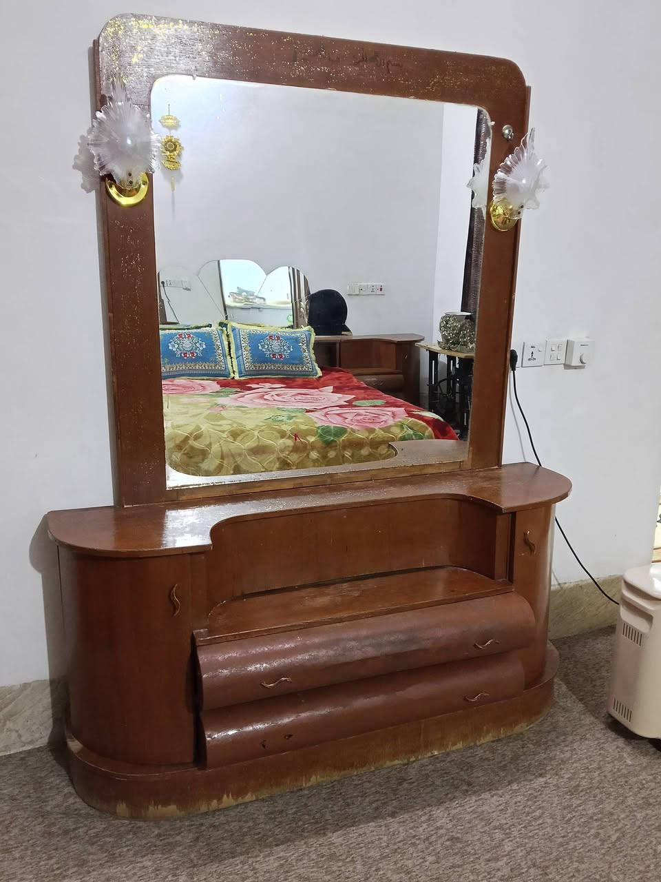 غرفة اخشاب للبيع العنوان الطوزحي العصريه  ***********
