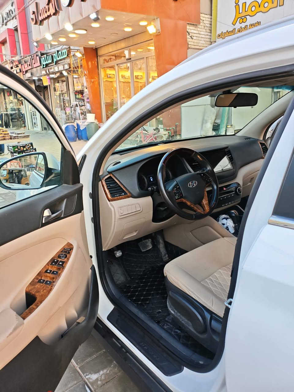 سلام عليكم توسان خليجي موديل 2018 سياره جاهزه مابيهه اي نقص بيهه بس الي مأشر جرد صبغ ماشيه 110 مكاني بغداد *********** السعر ١٧٠مكاني بغداد زيونه
