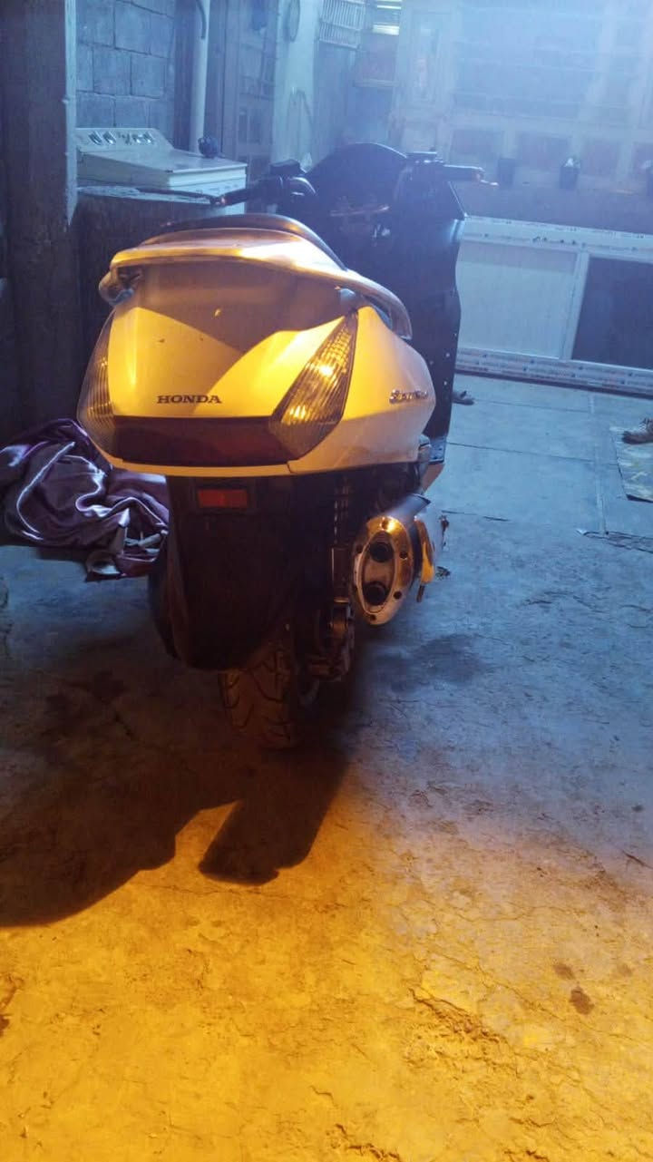 سلام عليكم سلفر ونج محرك 600 مكينه كفاله برغي ممفتوح بيها حماوة ثابته طابوكه 2 متعبر 2 تراي وين متريد مكان شارع حيفا تواصل خاص معدل 160 شلعه فول ***********
