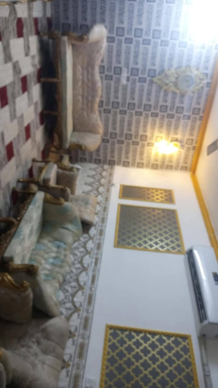 بيت 200مترللايجار عزيزيه منطقه الخماس شارع ابو احمد المضمد قريب من صيدليه استفسار اكثر خاص او اتصال ***********
