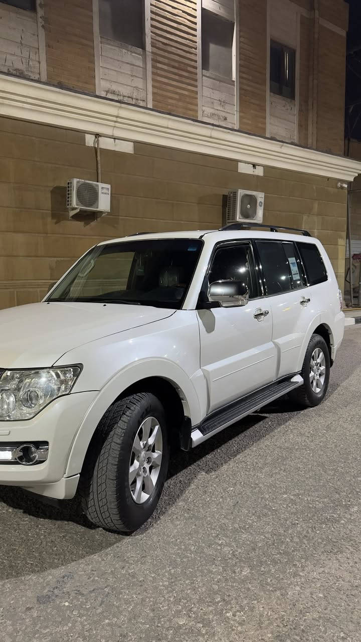 السلام عليكم
باجيرو 2015 رقم بغداد الدولي للبيع⭕️
 مكفولة كفالة عامه من الصبغ والبارد وموضح بالصورة السياره فول مواصفات حبتور ⭕️
كراسي 2 كهرباء الكراسي جلد نظيف جدا 
محرك 3500 نظيف السيارة ماشيه 155 الف ⭕️
 السيارة باسمي تحويل أو وكالة بيع أو مراوس  
السعر 190 وبيها مجال ⭕️
للاتصال *********** فقط واتساب 
مكان السيارة النجف الاشرف
