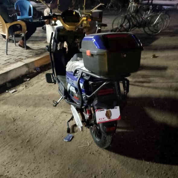 سلام عليكم شباب دراجة ماتركس مدرع الشكل الجديد للبيع 
دراجة جديدة بعدهة ما ماشية هواي بيهة نظام تشغل عن بعد و سويچات ثنين مواصفات نظام R بك و3سرع سرعتهة خير من الله دراجة كاملة من كل النواحي مثل متشوف بلصور السعر مليون و50 .
للستفسار ***********
