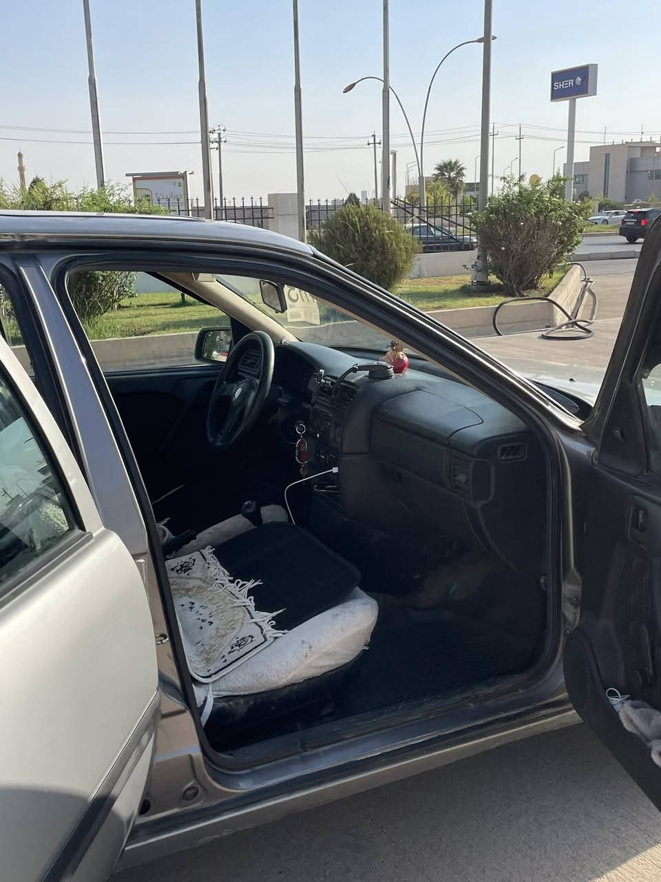 سلام عليكم 
اوبل فكترا موديل 1993 
لون رصاصي 
محرك 20
كير عادي
كير ومكينه شرط 
سياره بلاديه بدون صبغ 
سنويه ساقط 2024 شرط التحويل 
السعر 42 ومجال مكان السياره كركوك 
للاتصال على الرقم ***********
