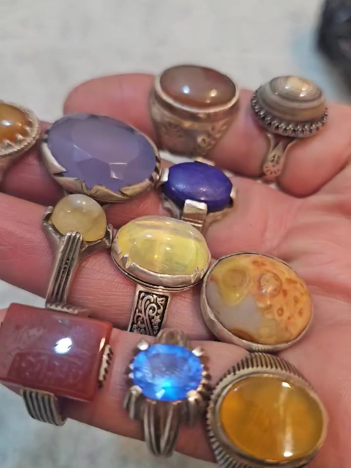 ١١٨ خاتم ...وزنهم ١٠٦٠غرام سعر الغرام قفل ٣٠٠٠ مكان محافضة ميسان


**إذا كنت صاحب هذا الإعلان وتريد حذفه لأي سبب، رجاءا أرسل رسالة إلى الدعم الفني**